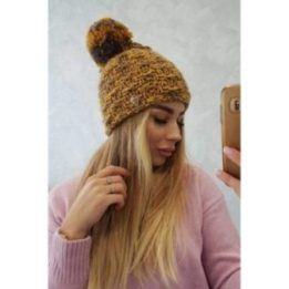 Moteriška žieminė kepurė su fliso pamušalu ir bumbulu Fiona, garstyčių spalvos