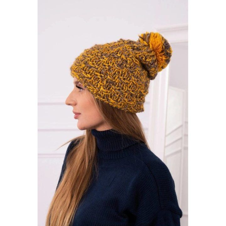 Moteriška žieminė kepurė su fliso pamušalu ir bumbulu Fiona, garstyčių spalvos