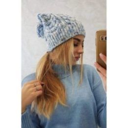 Moteriška žieminė kepurė su bumbulu ir fliso pamušalu Adela, šviesiai mėlyna