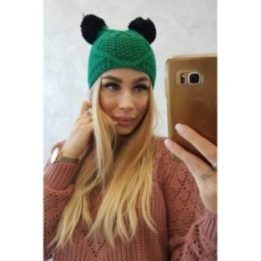 Moteriška žieminė kepurė su dviem bumbulais ir fliso pamušalu, žalia
