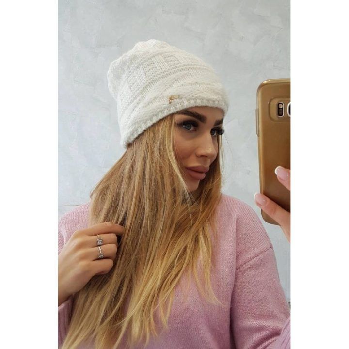 Moteriška žieminė kepurė su fliso pamušalu Edyta – tamsiai violetinė