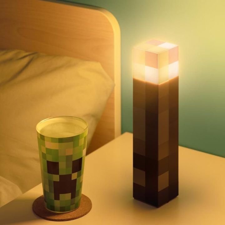Šviestuvas su Minecraft fakelo motyvu Paladone, 28 cm