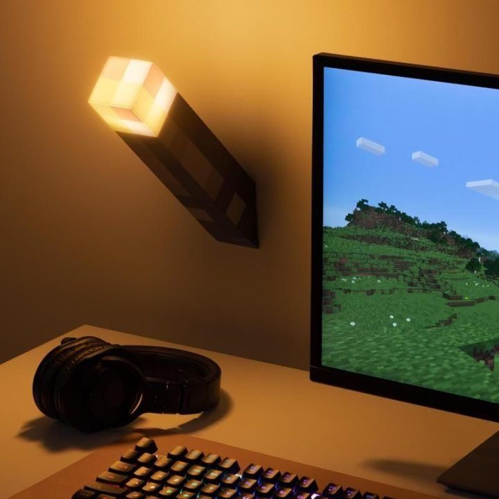 Šviestuvas su Minecraft fakelo motyvu Paladone, 28 cm