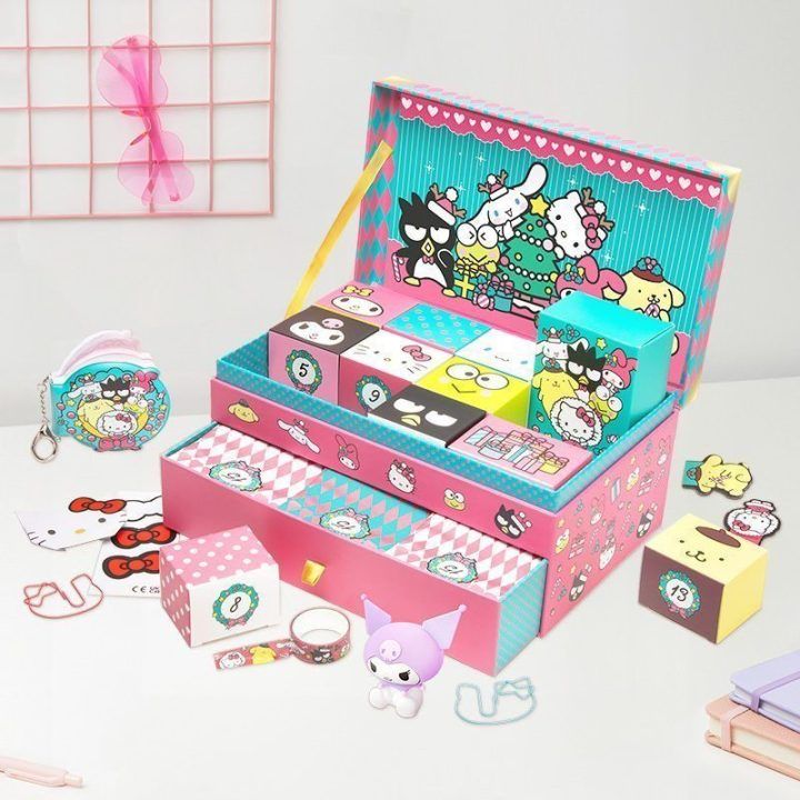 Advento kalendorius atminimo dėžutėje su Hello Kitty personažu Paladone, 24 dienos