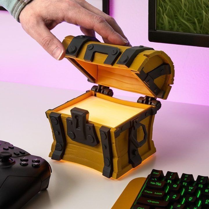 Dekoratyvinis LED šviestuvas Fortnite skrynios formos Paladone, 14,4 cm