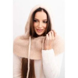 Moteriška kepurė su gobtuvu, raiščiais ir pynių raštu, smėlio spalvos