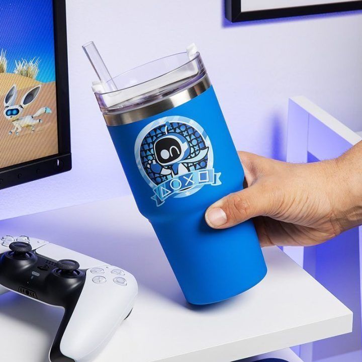 Kelioninis puodelis su šiaudeliu ir Astro Bot motyvu Paladone, 600 ml