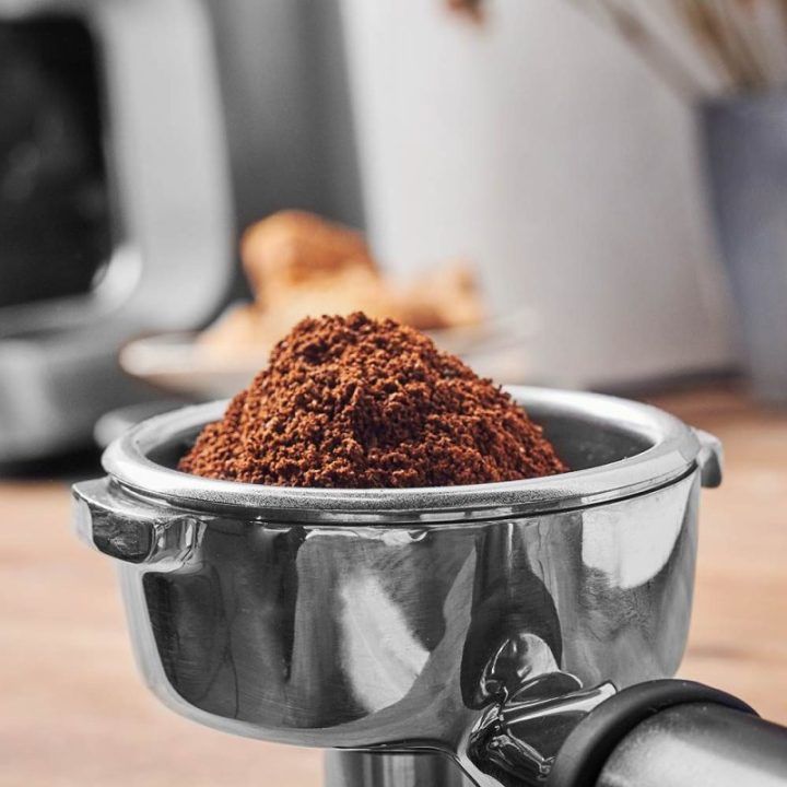 Kavamalė su smulkinimo peiliukais Gastroback Design Coffee Grinder Advanced Plus, 400 g, juoda ir nerūdijančiojo plieno