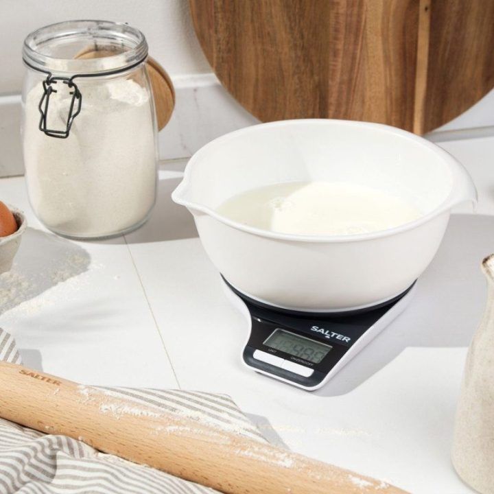 Elektroninės virtuvinės svarstyklės su dubeniu Salter, 5 kg, juodos ir baltos