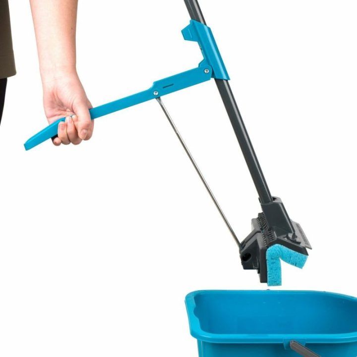 Kempininė grindų šluota su išgręžimo mechanizmu Beldray, juoda su mėlyna