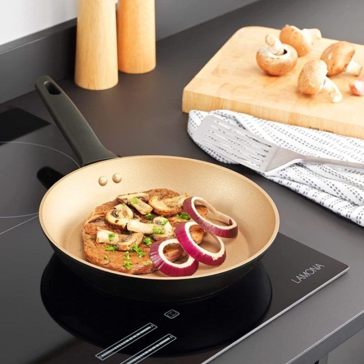 Keptuvė su nepridegančia danga Russell Hobbs Opulence, 24 cm, juoda ir aukso spalvos