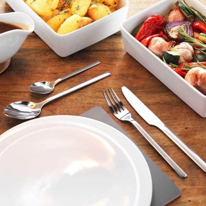Stalo įrankių rinkinys iš nerūdijančiojo plieno Russell Hobbs Vermont, 16 vnt