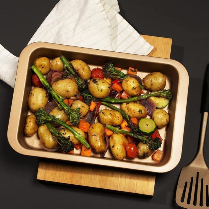 Kepimo skarda su nepridegančia danga Russell Hobbs Opulence, 36,5 × 25,5 × 5 cm, aukso spalvos