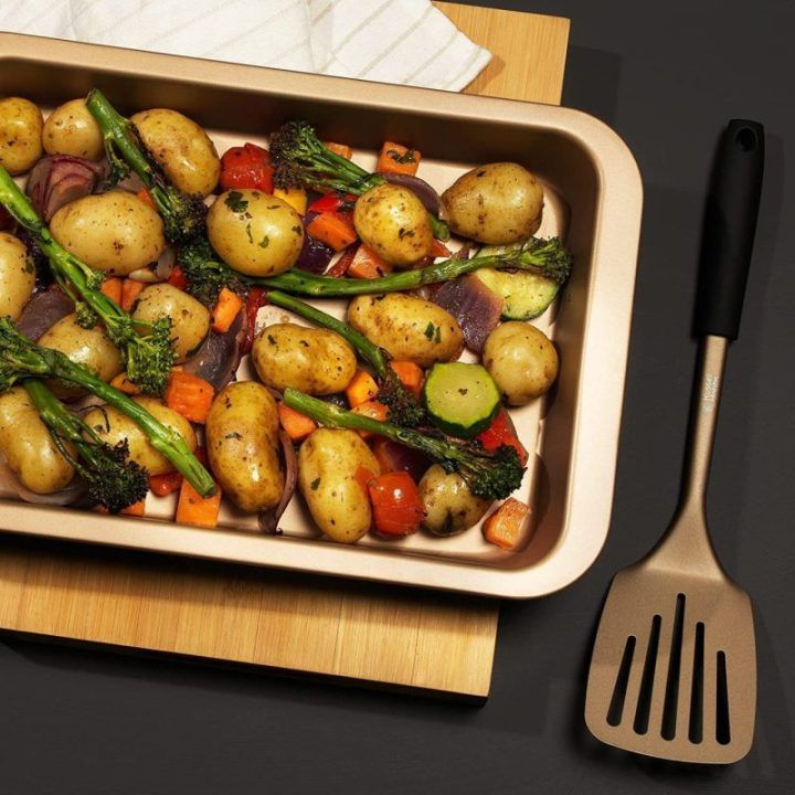 Kepimo skarda su nepridegančia danga Russell Hobbs Opulence, 36,5 × 25,5 × 5 cm, aukso spalvos
