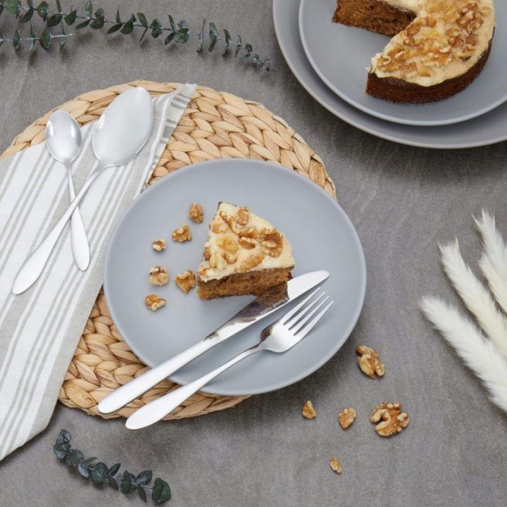 Stalo įrankių rinkinys iš nerūdijančiojo plieno Russell Hobbs Lisbon, 44 vnt., sidabro spalvos