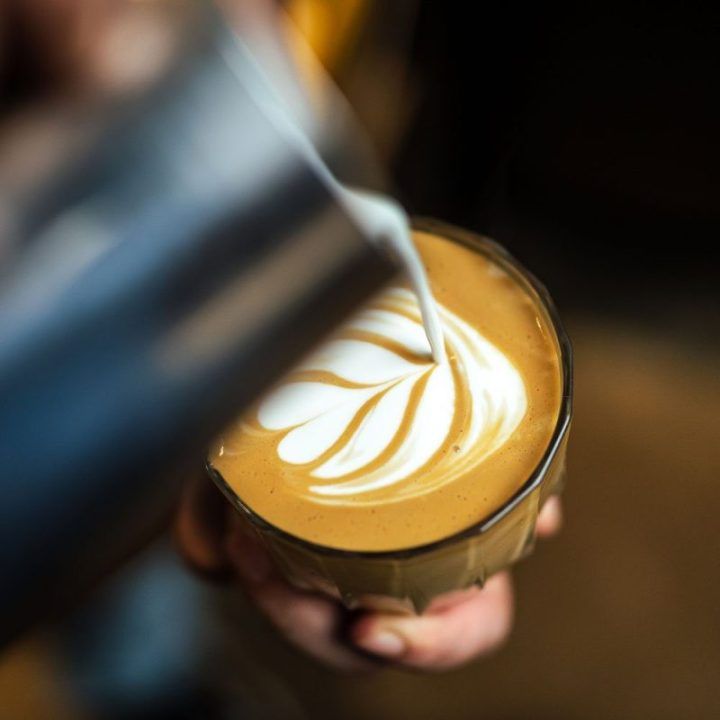 Espreso kavos aparatas su portafiltru ir automatiniu pieno plakikliu Gastroback Design Espresso Piccolo Pro M, 1350 W