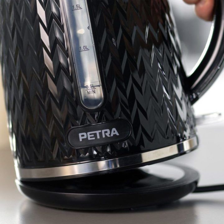Elektrinis virdulys su ševrono raštu Petra, 1,7 l, 2200 W, juodas