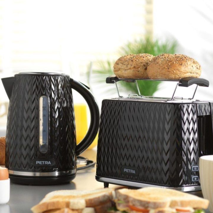 Elektrinis virdulys su ševrono raštu Petra, 1,7 l, 2200 W, juodas