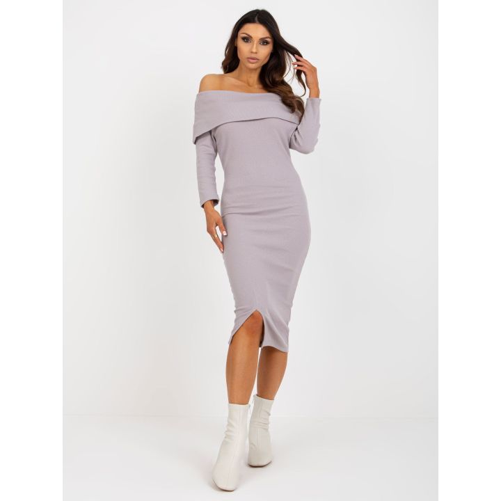 Šviesiai violetinės spalvos suknelė
