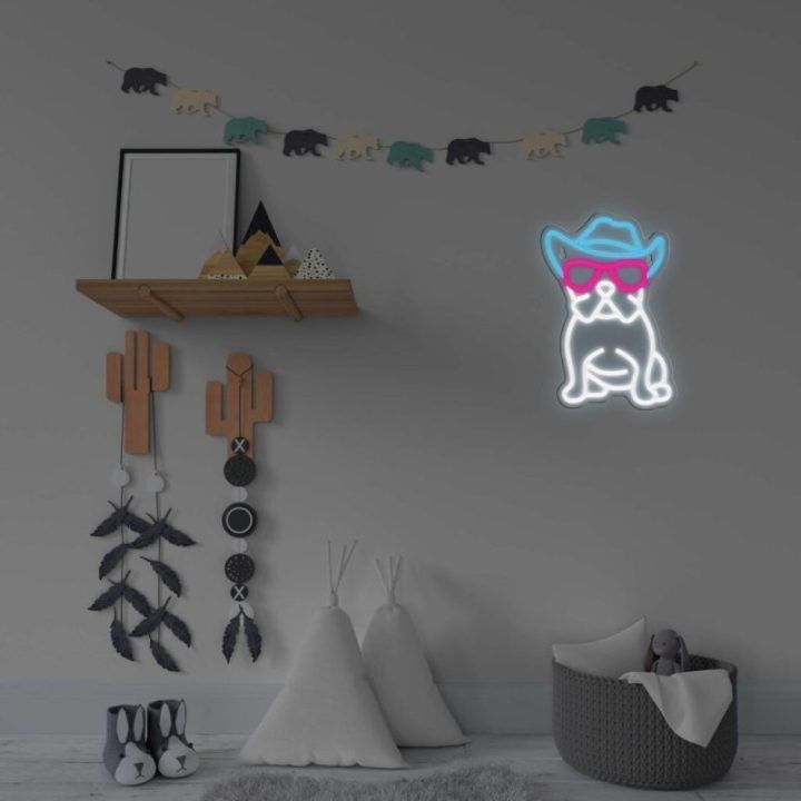 Neoninis LED šviestuvas su buldogu ir akiniais Manta
