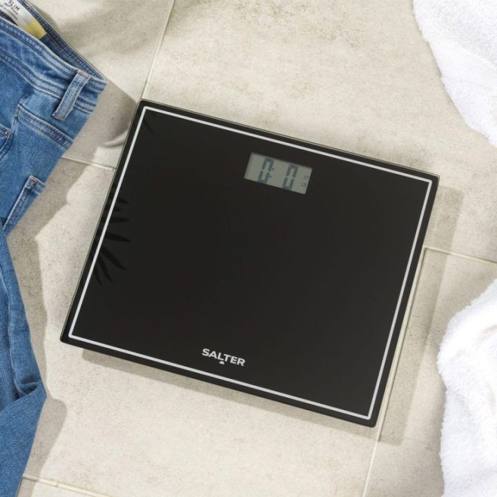 Elektroninės kūno svarstyklės su grūdinto stiklo platforma Salter, 150 kg, juodos