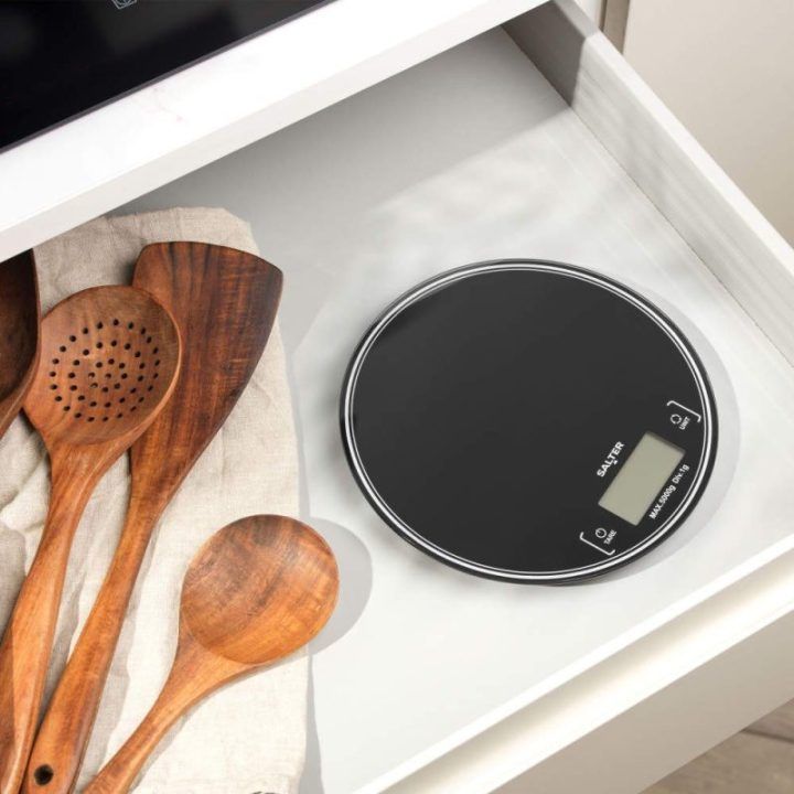 Apvalios elektroninės virtuvinės svarstyklės Salter, 5 kg, juodos