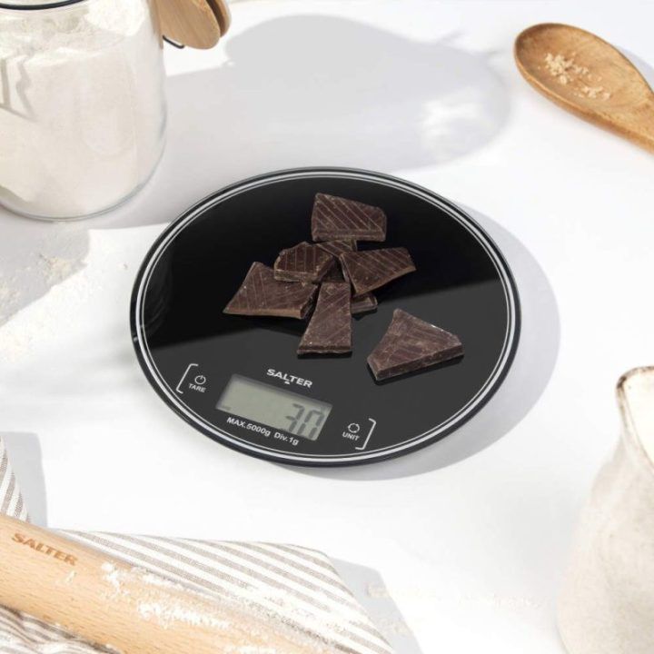 Apvalios elektroninės virtuvinės svarstyklės Salter, 5 kg, juodos
