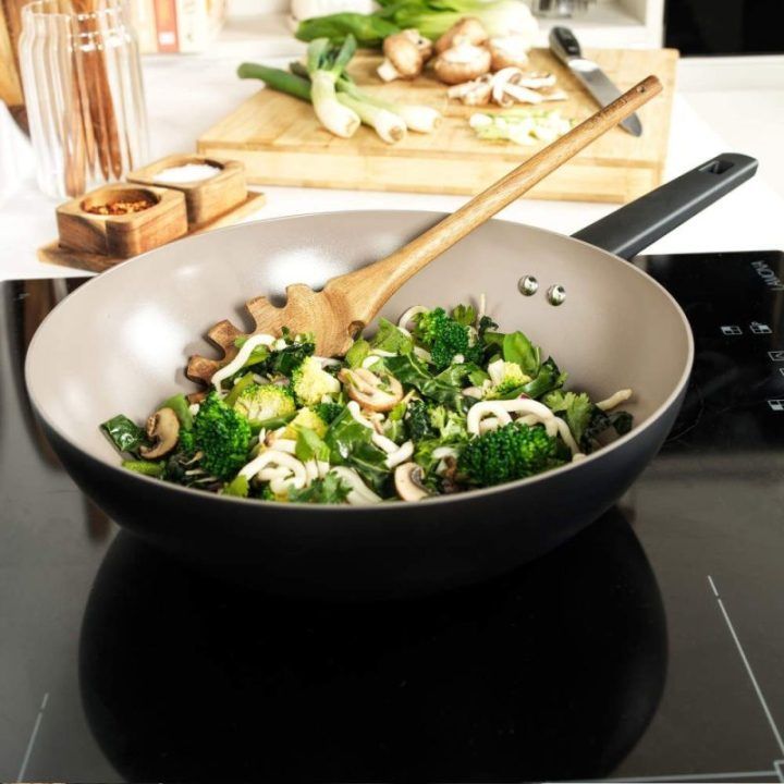 Wok keptuvė su keramine nepridegančia danga Salter, 28 cm