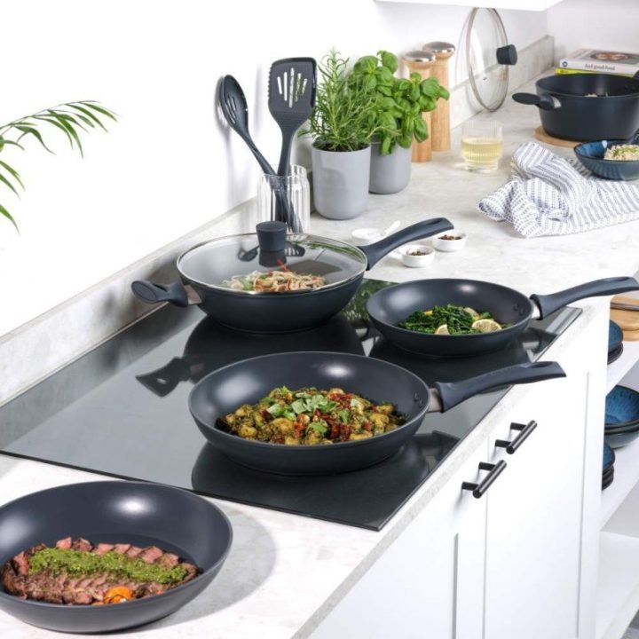 Wok keptuvė su nepridegančia danga Salter Marino, 28 cm