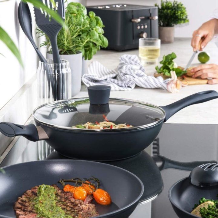Wok keptuvė su nepridegančia danga Salter Marino, 28 cm