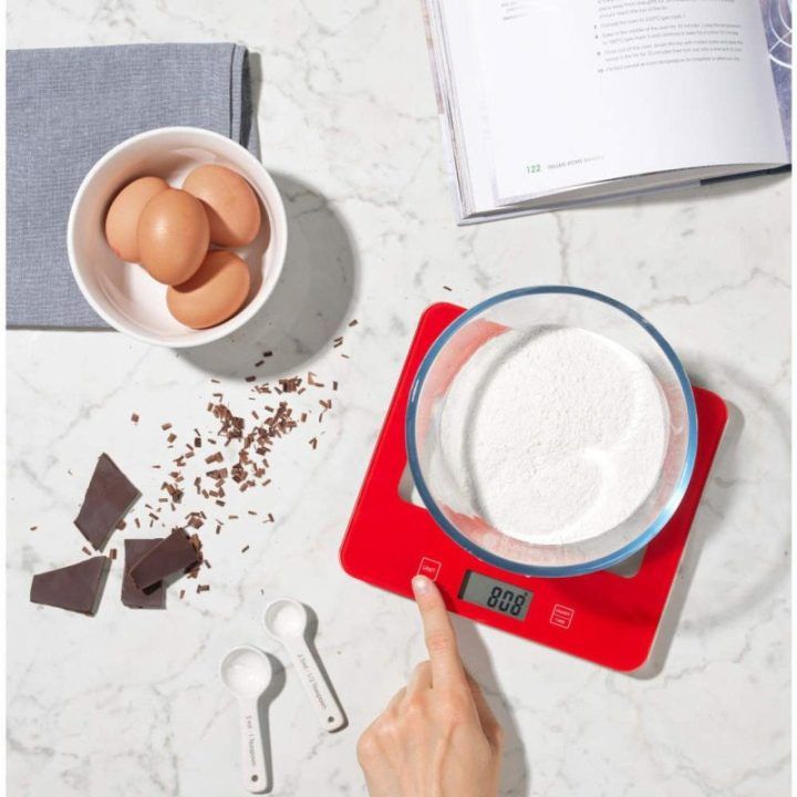 Kvadratinės skaitmeninės virtuvinės svarstyklės Russell Hobbs RH015711RAR, 5 kg, raudonos