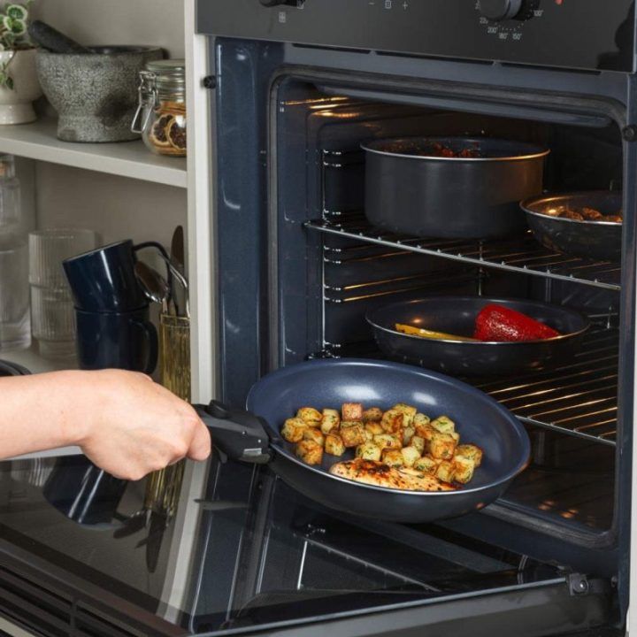 Keptuvių ir puodų rinkinys Russell Hobbs Smart Clip Marine, 8 vnt., tamsiai mėlynas