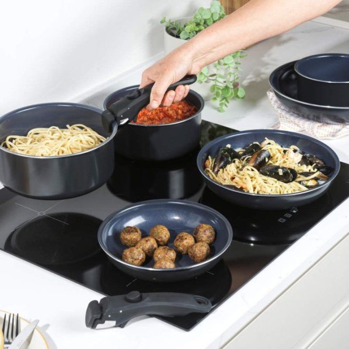 Keptuvių ir puodų rinkinys Russell Hobbs Smart Clip Marine, 8 vnt., tamsiai mėlynas