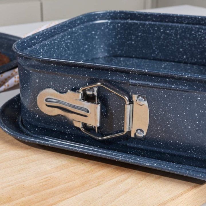 Kvadratinė atsegama kepimo forma su sandariu dugnu Russell Hobbs Nightfall Stone, 27 cm