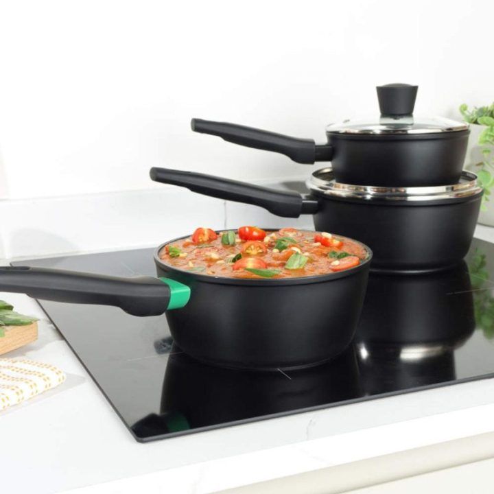 Puodas su keramine nelimpančia danga Russell Hobbs Verde, 16 cm