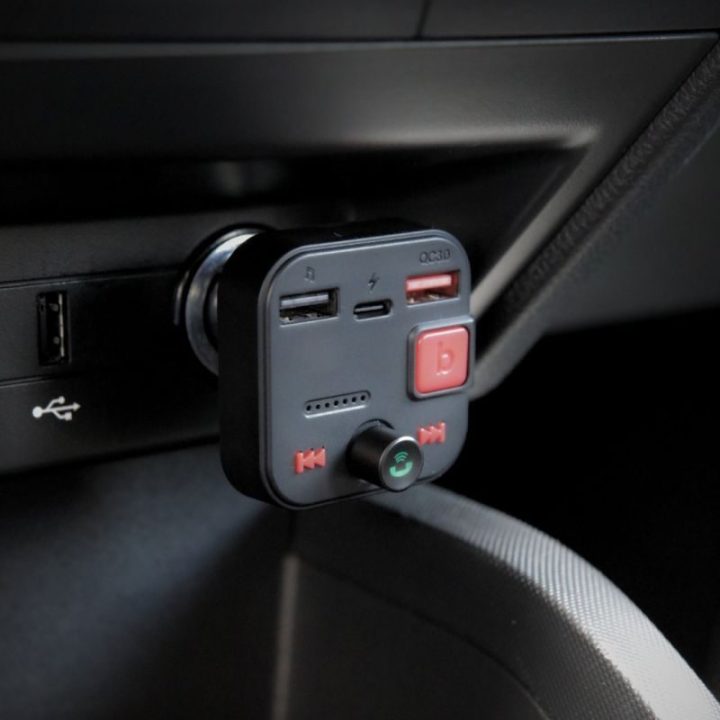 FM siųstuvas ir automobilinis įkroviklis SAVIO TR-15