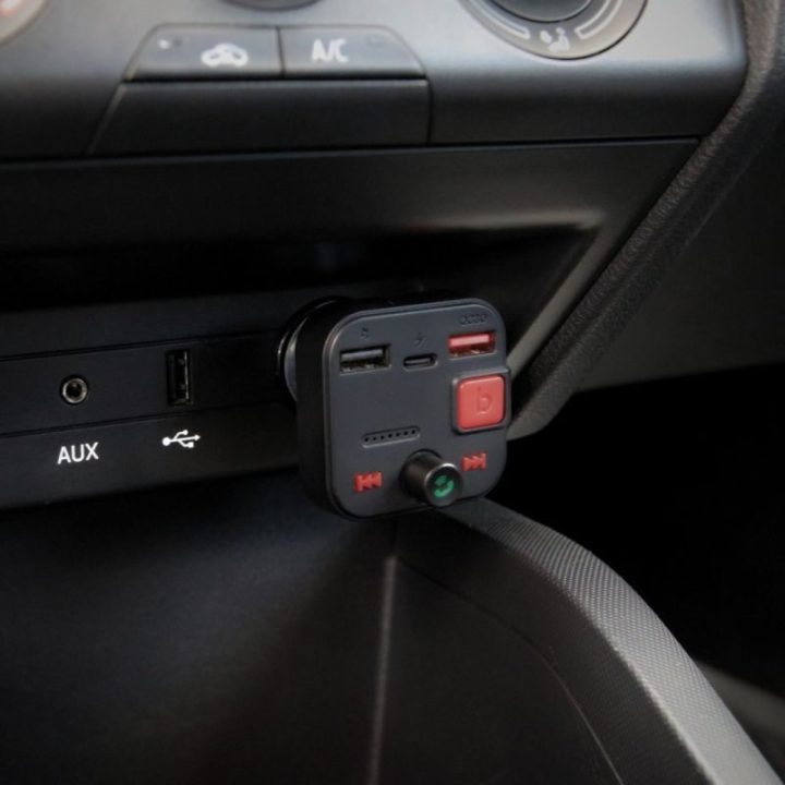 FM siųstuvas ir automobilinis įkroviklis SAVIO TR-15