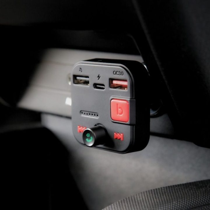 FM siųstuvas ir automobilinis įkroviklis SAVIO TR-15