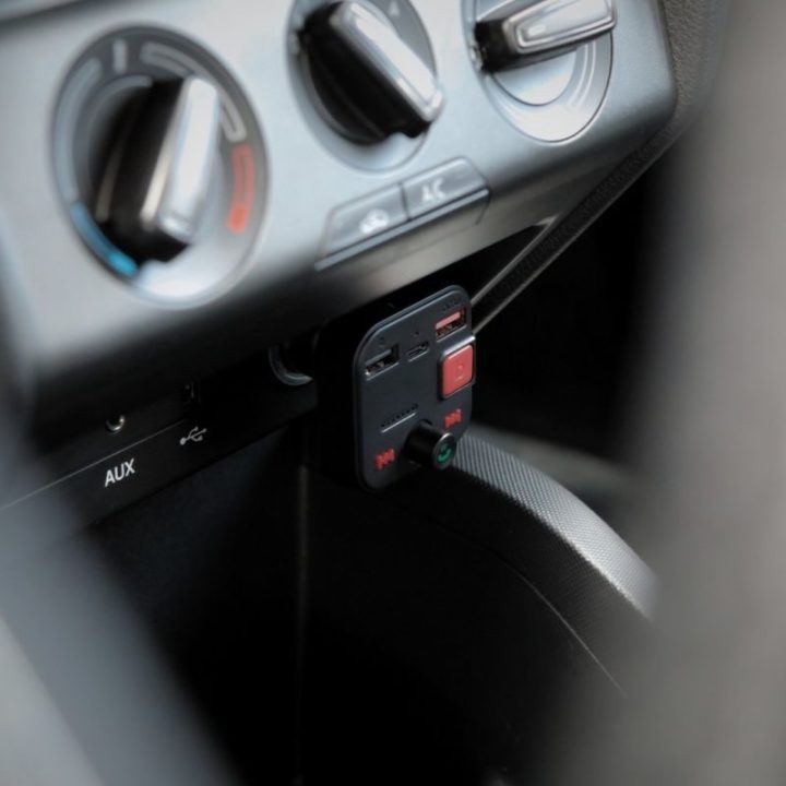 FM siųstuvas ir automobilinis įkroviklis SAVIO TR-15