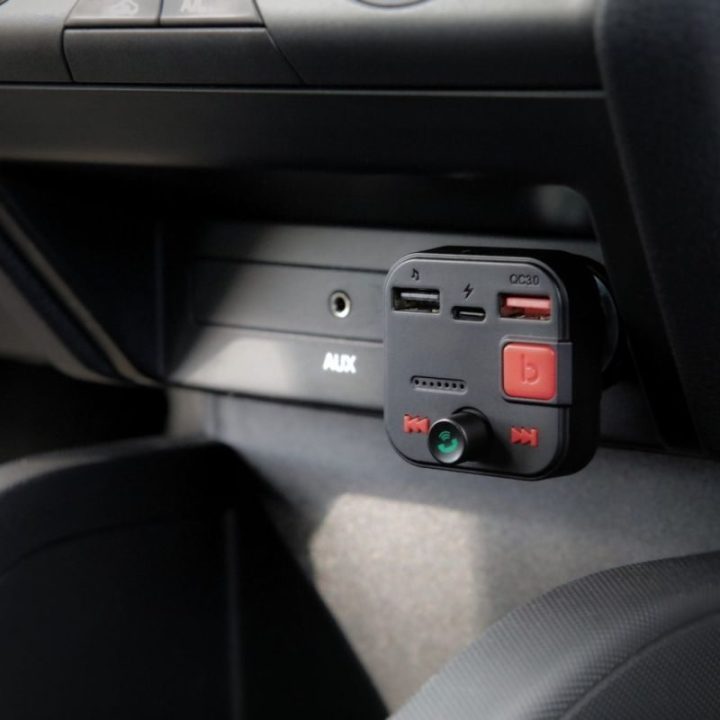 FM siųstuvas ir automobilinis įkroviklis SAVIO TR-15