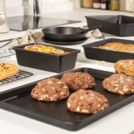 Kepimo forma duonai su nepridegančia danga Salter Bakes, 27 cm, juoda
