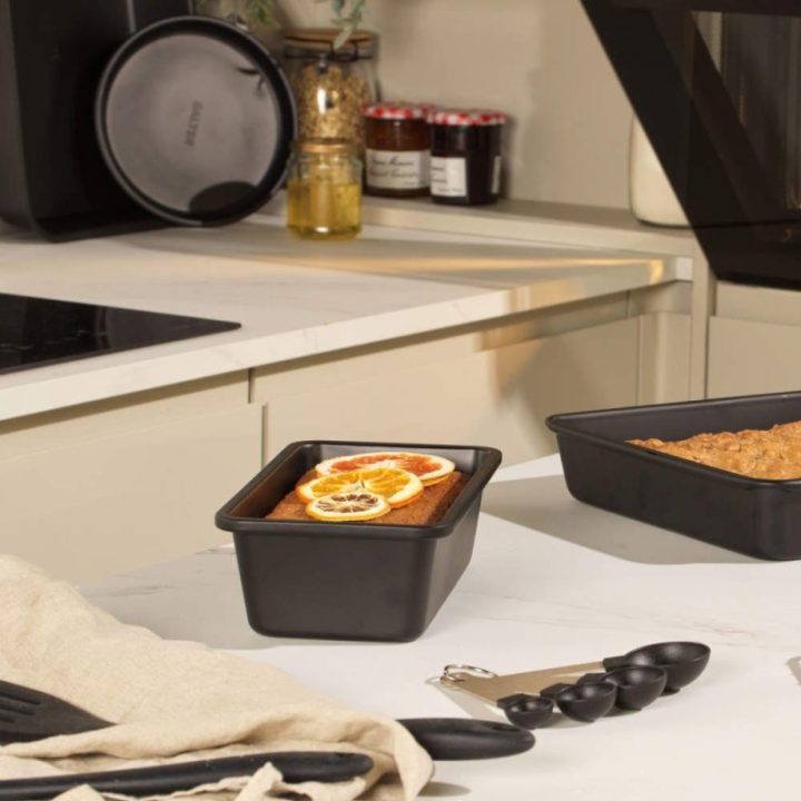 Kepimo forma duonai su nepridegančia danga Salter Bakes, 27 cm, juoda