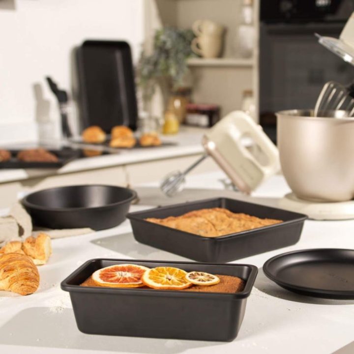 Kepimo forma duonai su nepridegančia danga Salter Bakes, 27 cm, juoda