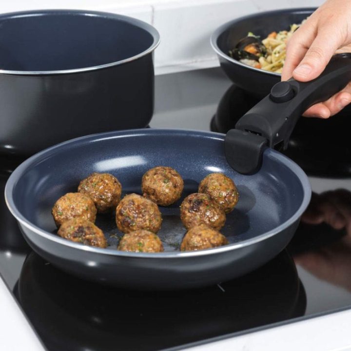 Keptuvių ir puodų rinkinys su nuimama rankena Russell Hobbs Smart Clip Marine, 5 vnt., tamsiai mėlynas