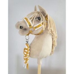 Hobby horse apynasris (kantaras) su pavadžiu, A3, baltas su baltu kailiuku, pavadys baltas ir medaus geltonumo - Super Hobby Hor