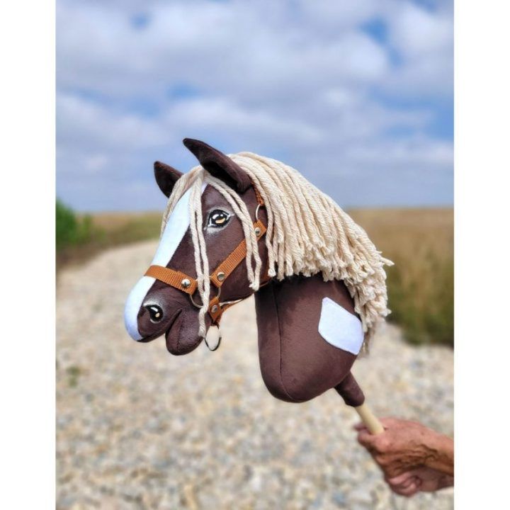 Hobby horse kaubojiško stiliaus žirgas ant lazdos A3, tamsiai bėras (tamsiai rudas) - Super Hobby Horse Premium