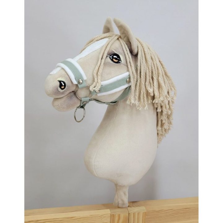 Hobby horse apynasris (kantaras) su pavadžiu, A3, baltas su baltu kailiuku, baltas ir šalavijų žalios spalvos - Super Hobby Hors