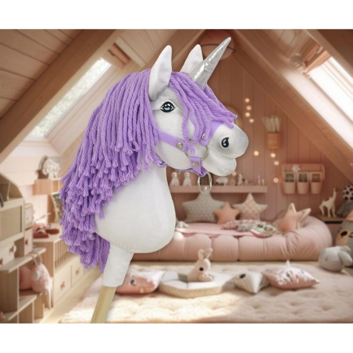 Hobby horse vienaragis ant lazdos A4, baltas su alyviniais karčiais ir sidabriniu ragu - Super Hobby Horse