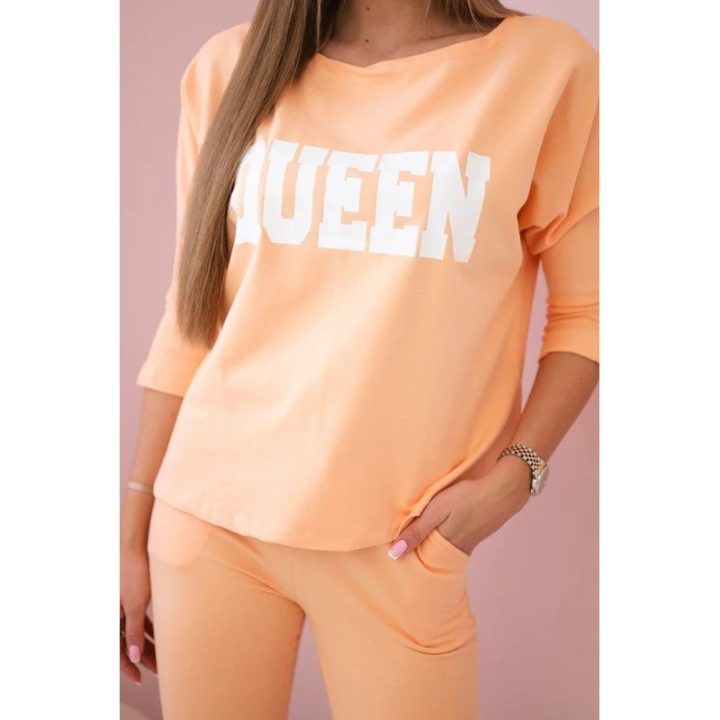 Moteriškas komplektas su „Queen“ užrašu, persikinis