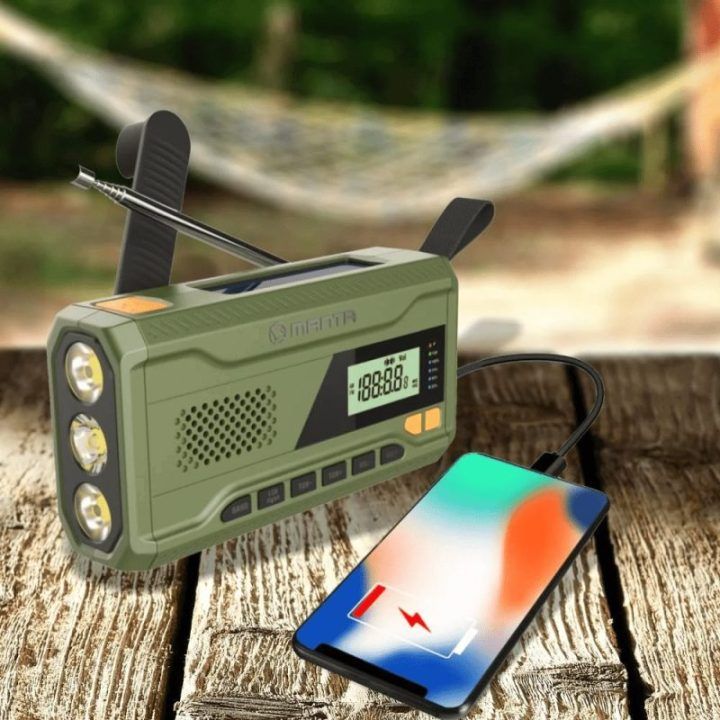Radijas su rankiniu ir saulės įkrovimu Manta RDI401G Dynamo